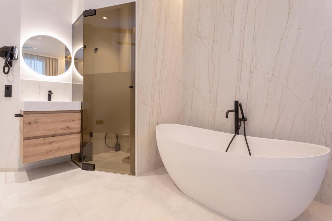 Magnificent Renovated 2Bd 2Bth Duplex With Backyard - City Centre مالقة المظهر الخارجي الصورة