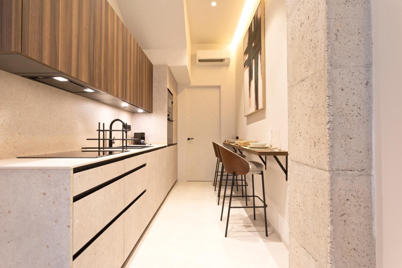 Magnificent Renovated 2Bd 2Bth Duplex With Backyard - City Centre مالقة المظهر الخارجي الصورة