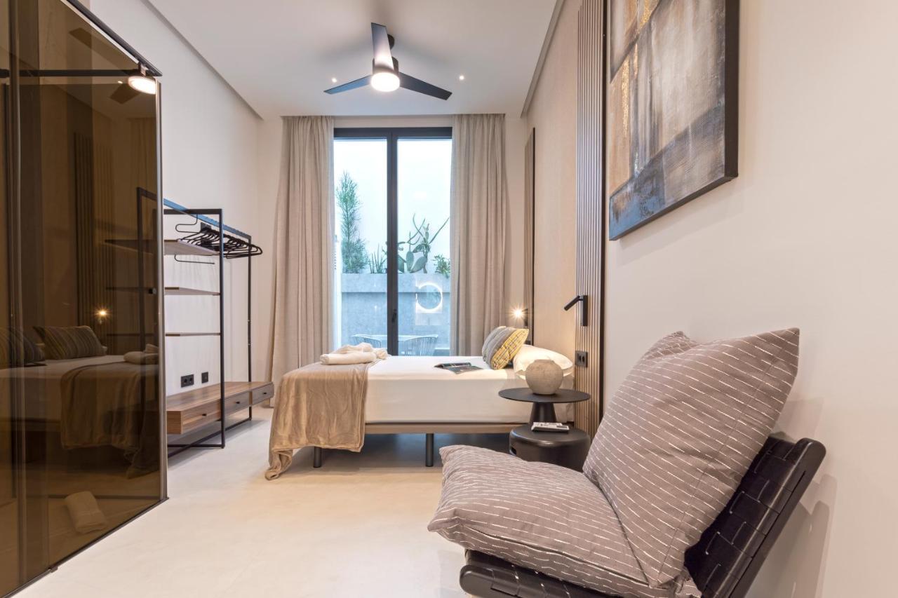 Magnificent Renovated 2Bd 2Bth Duplex With Backyard - City Centre مالقة المظهر الخارجي الصورة